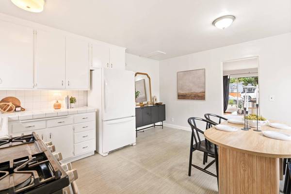 2247 Menalto AVE, East Palo Alto, CA 94303