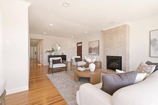 201 Springdale DR, Pacifica, CA 94044