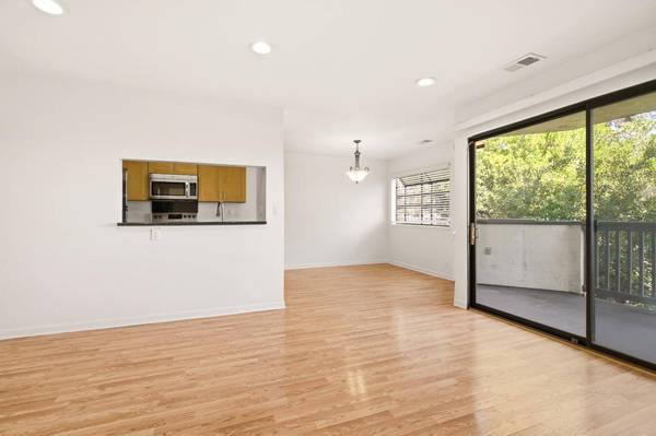 21062 Gary DR 102, Hayward, CA 94546