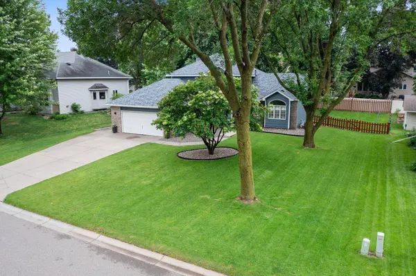 3936 Cheshunt DR, Woodbury, MN 55125