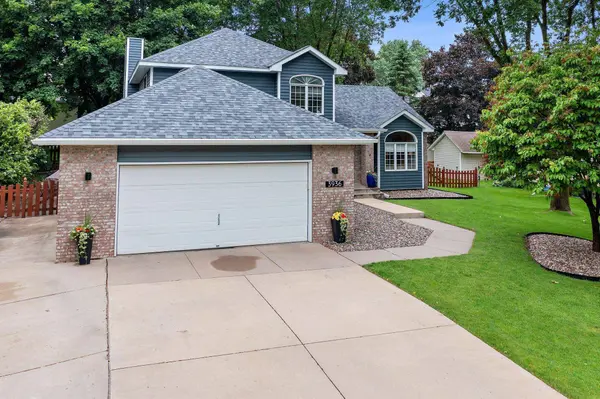 3936 Cheshunt DR, Woodbury, MN 55125
