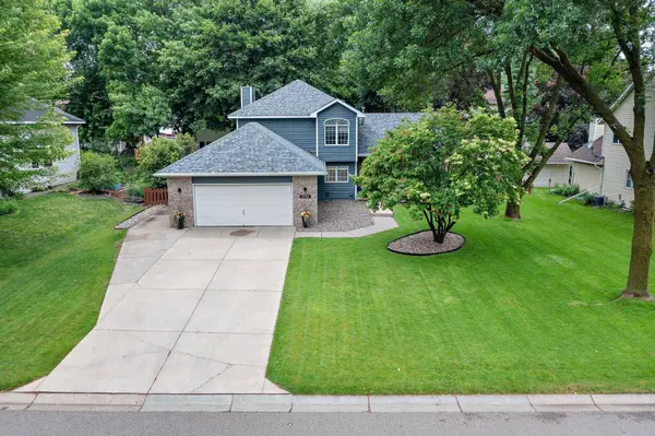 3936 Cheshunt DR, Woodbury, MN 55125