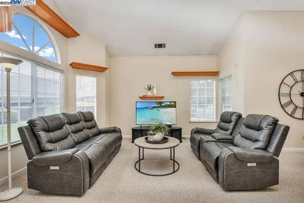 1743 Freeport Ct, Oakley, CA 94561