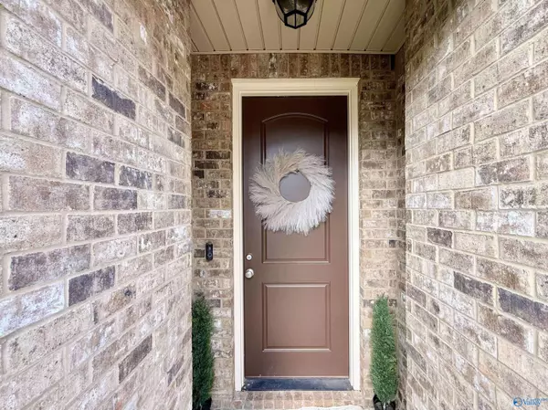 123 River Pointe Drive, New Market, AL 35761