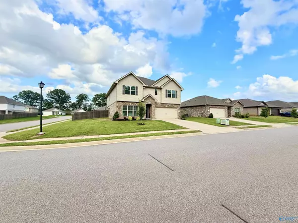 123 River Pointe Drive, New Market, AL 35761