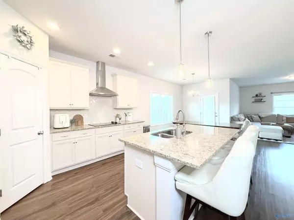 123 River Pointe Drive, New Market, AL 35761