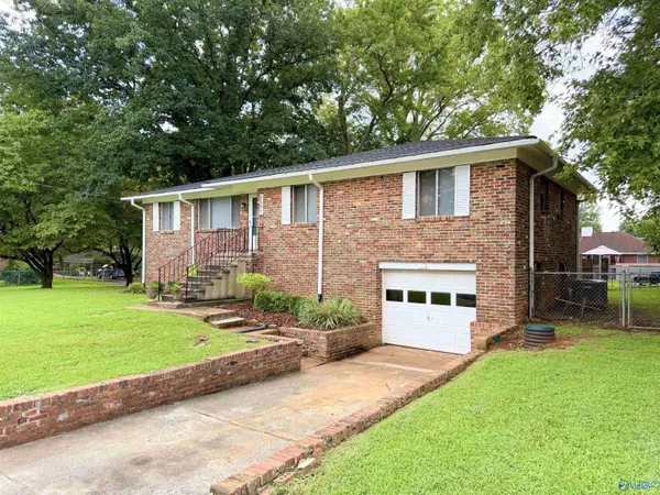 2501 Greenhill Drive NW, Huntsville, AL 35810