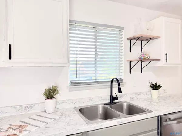 2501 Greenhill Drive NW, Huntsville, AL 35810