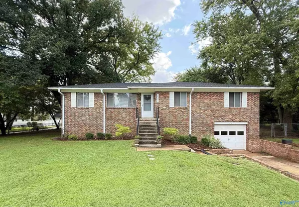 2501 Greenhill Drive NW, Huntsville, AL 35810