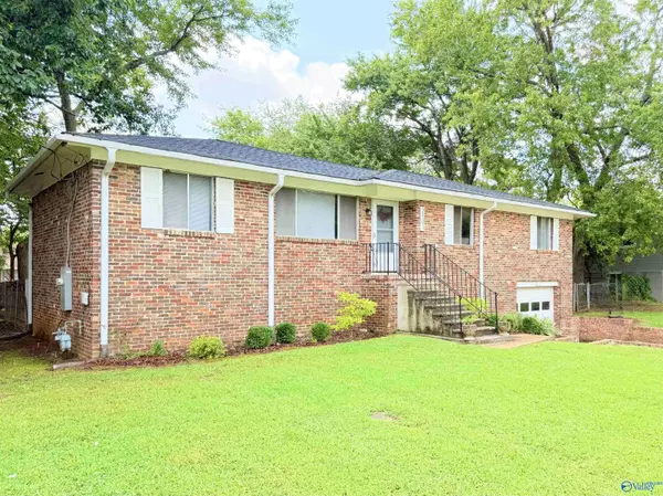 2501 Greenhill Drive NW, Huntsville, AL 35810