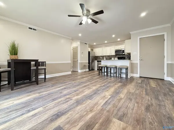 6618 Willow Pointe Drive NW #E, Huntsville, AL 35806