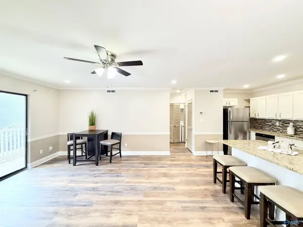 6618 Willow Pointe Drive NW #E, Huntsville, AL 35806