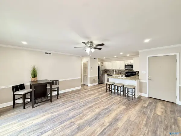 6618 Willow Pointe Drive NW #E, Huntsville, AL 35806