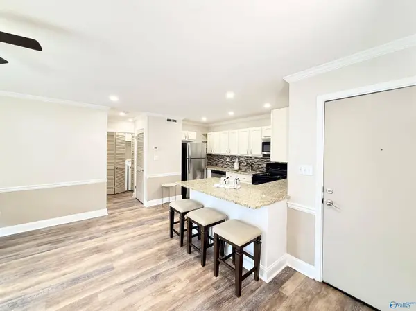 6618 Willow Pointe Drive NW #E, Huntsville, AL 35806