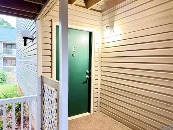 6618 Willow Pointe Drive NW #E, Huntsville, AL 35806