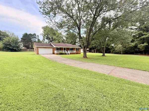 2010 Rosewood Drive NW, Huntsville, AL 35810