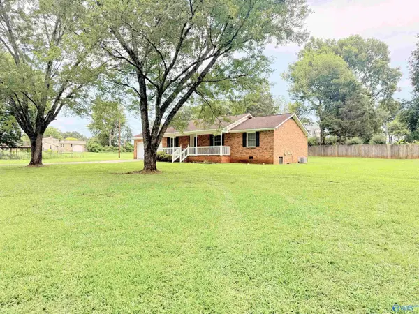 2010 Rosewood Drive NW, Huntsville, AL 35810