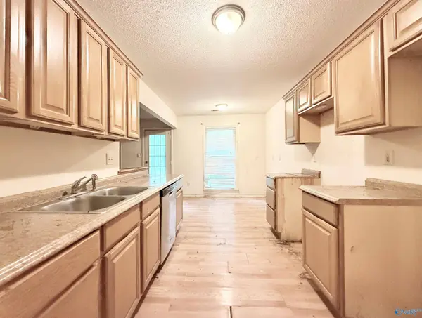 1009 Riverchase Drive SE, Huntsville, AL 35803