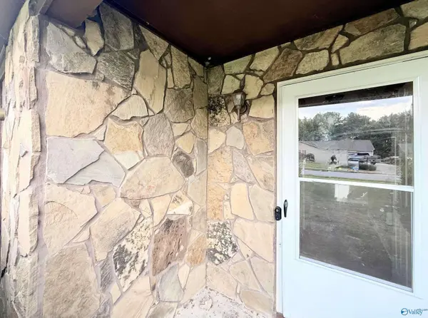 1009 Riverchase Drive SE, Huntsville, AL 35803
