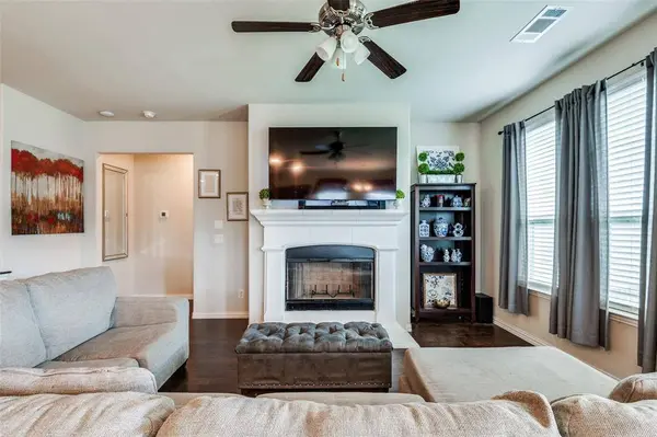 801 Woodcrest Drive, Ennis, TX 75119