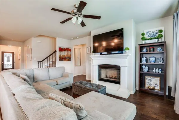 801 Woodcrest Drive, Ennis, TX 75119