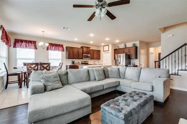 801 Woodcrest Drive, Ennis, TX 75119