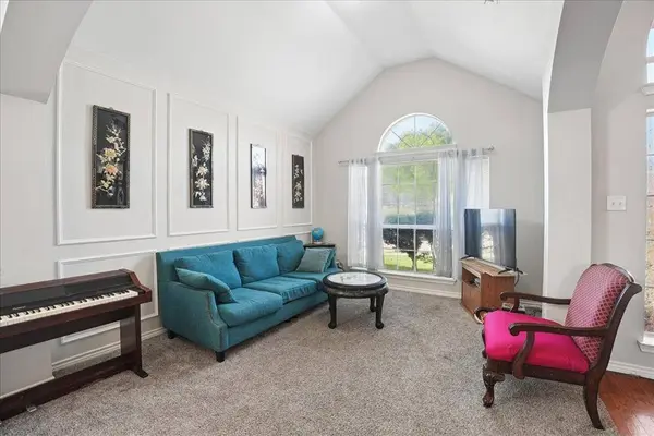 312 Foxglove Court, Grand Prairie, TX 75052