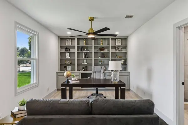 3849 Crown Shore Drive, Dallas, TX 75244