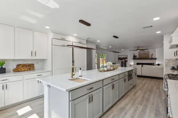 3849 Crown Shore Drive, Dallas, TX 75244