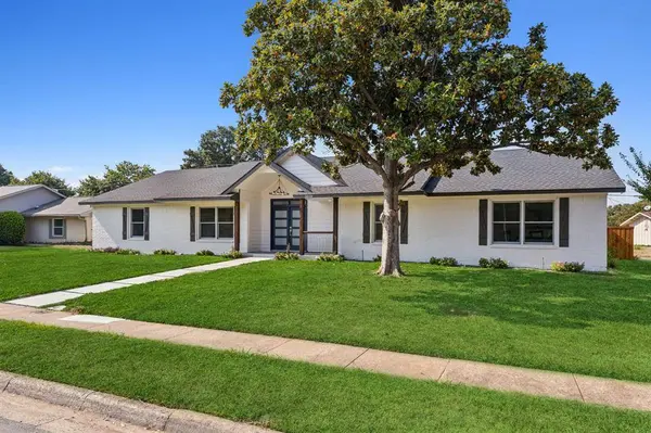 3849 Crown Shore Drive, Dallas, TX 75244