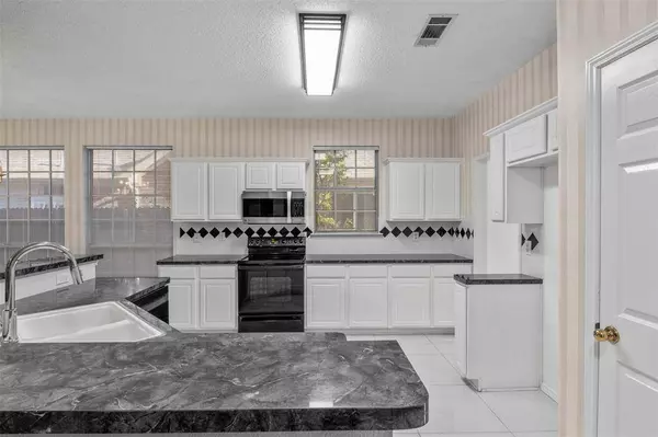 7808 Park Run Road, Fort Worth, TX 76137