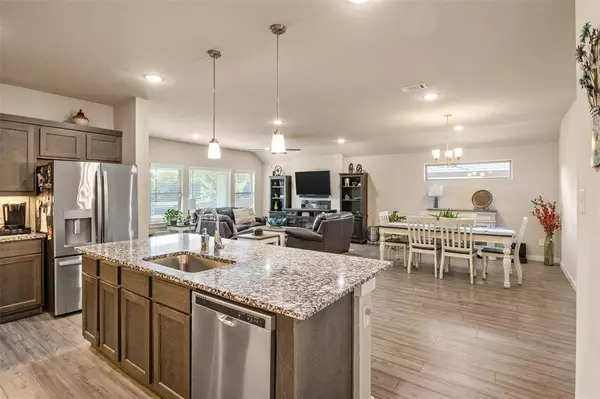 618 Congressional Avenue, Red Oak, TX 75154