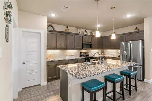 618 Congressional Avenue, Red Oak, TX 75154