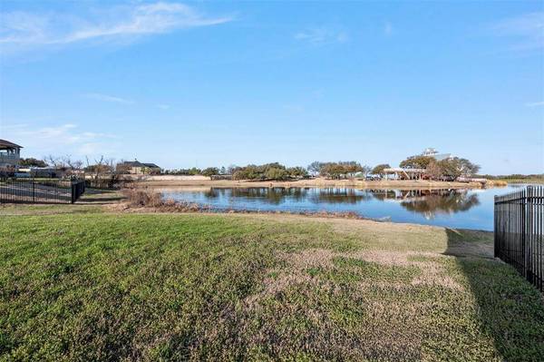 419 Breezeway Court, Cedar Hill, TX 75104