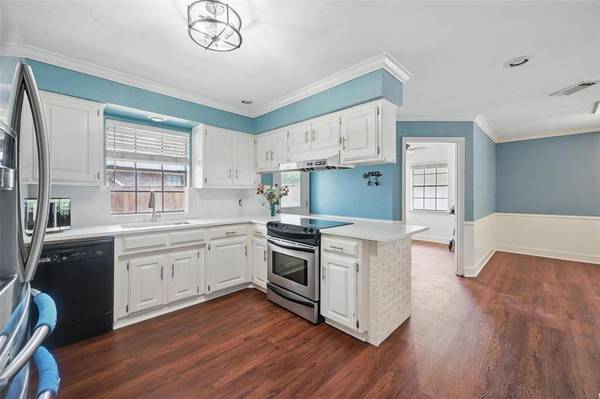 4705 Woodview Street, Arlington, TX 76013