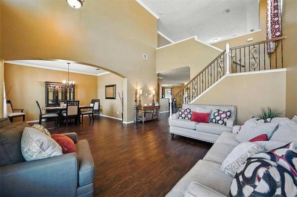 1906 Walnut Hills Lane, Mansfield, TX 76063