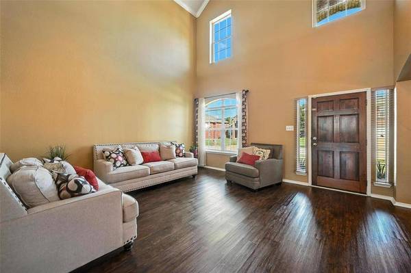 1906 Walnut Hills Lane, Mansfield, TX 76063