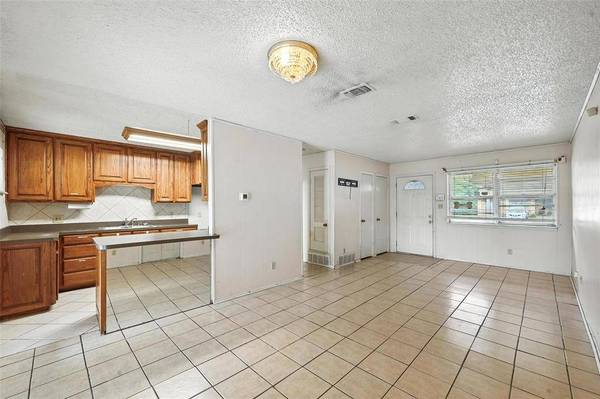 3825 Carey Street, Fort Worth, TX 76119