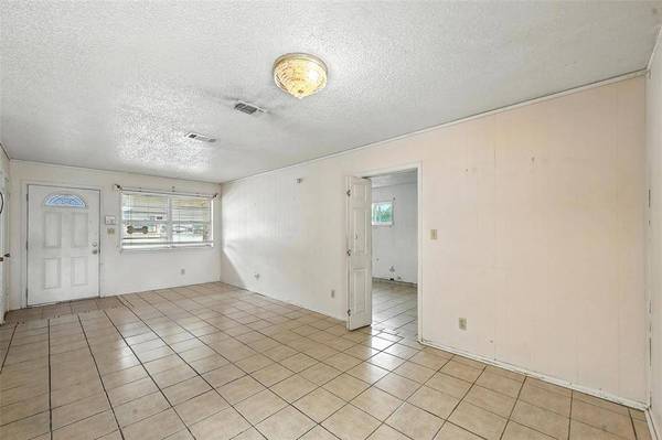 3825 Carey Street, Fort Worth, TX 76119