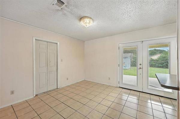 3825 Carey Street, Fort Worth, TX 76119