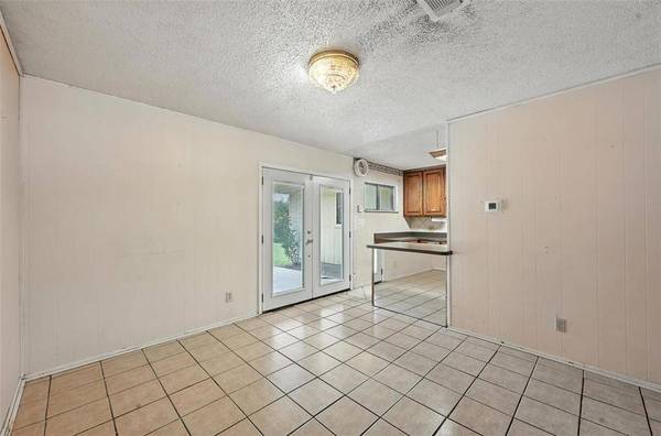 3825 Carey Street, Fort Worth, TX 76119