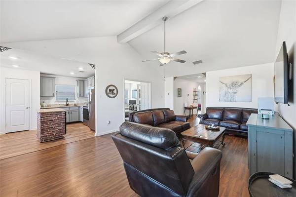 106 Lady Bird Court, Venus, TX 76084