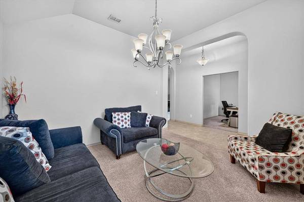 1107 Fairhaven Drive, Glenn Heights, TX 75154