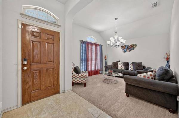 1107 Fairhaven Drive, Glenn Heights, TX 75154