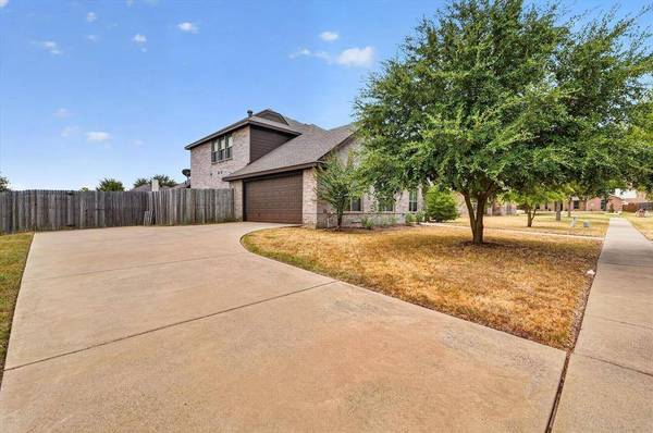 902 Mockingbird Lane, Glenn Heights, TX 75154