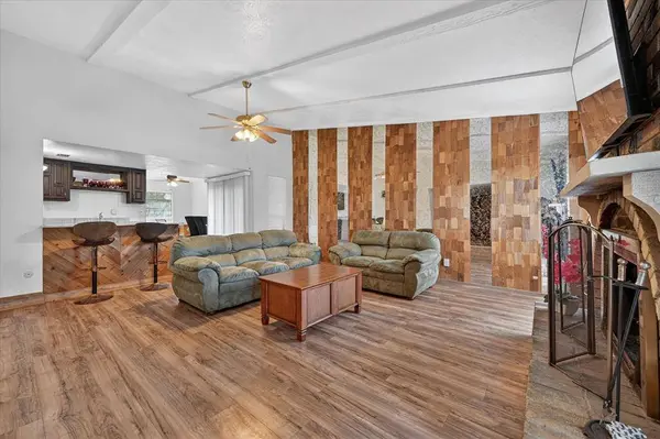 2705 Treeview Drive, Arlington, TX 76016