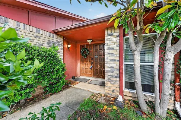 2705 Treeview Drive, Arlington, TX 76016