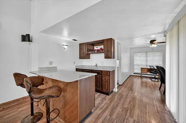 2705 Treeview Drive, Arlington, TX 76016