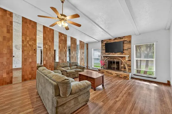 2705 Treeview Drive, Arlington, TX 76016