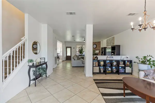 2312 Green Mere DR, Arlington, TX 76001